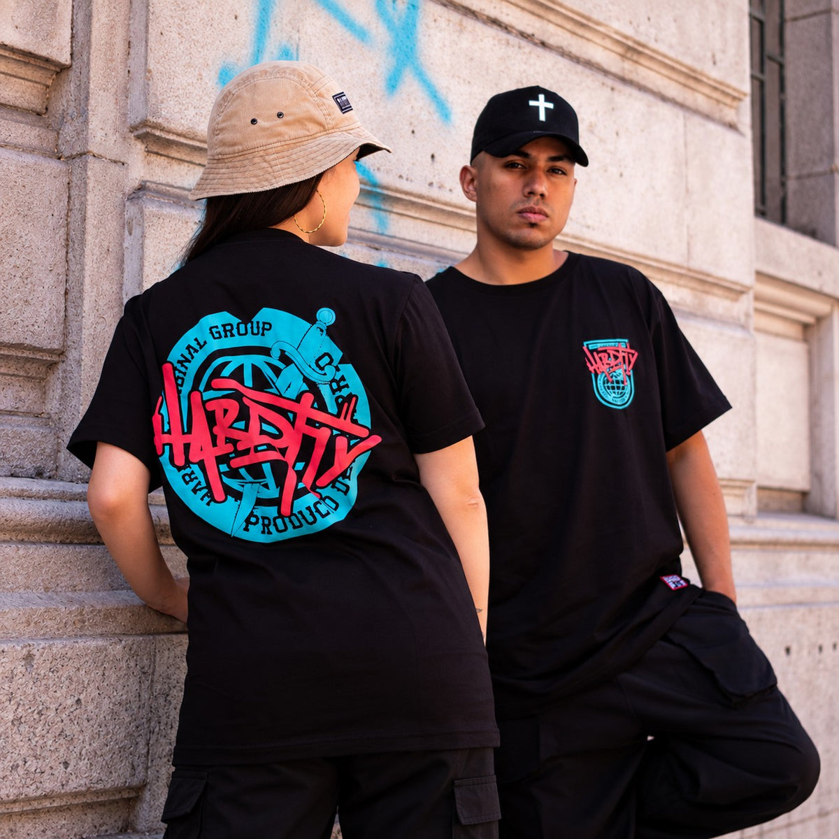 Polera Globo Celeste Espalda – Negra